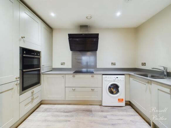 CAM02127G0-PR0243-STILL001