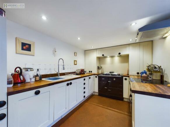 Kitchen .2.jpg