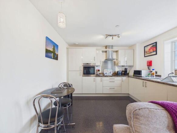 2 bed Apartment for sale Image 8