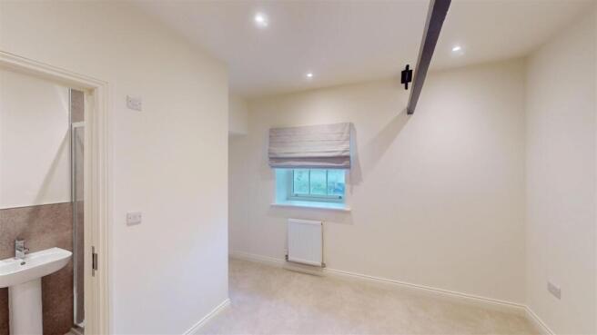4 bed Mews to rent Image 9