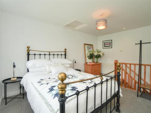 4 bed Detached for sale Image 8