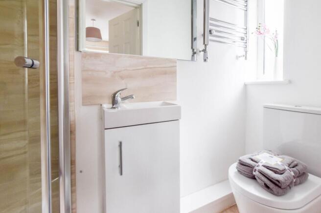 EN SUITE SHOWER ROOM