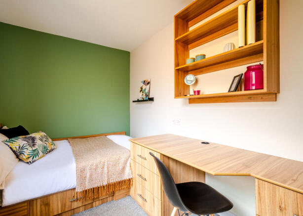 4 bed Flat to rent Image 5