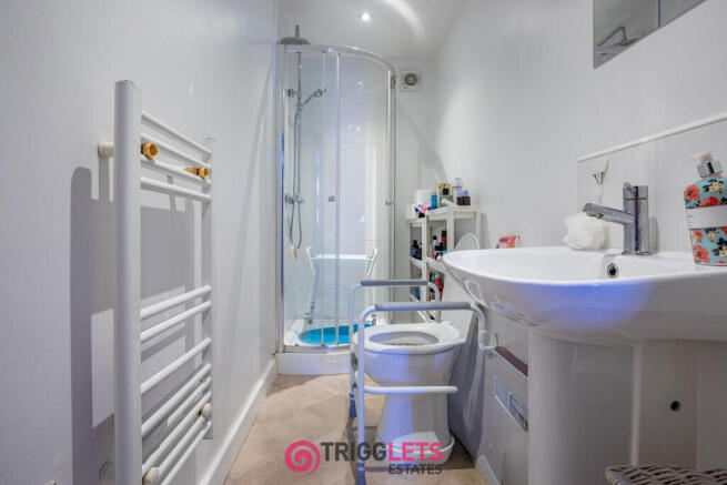 2 bed Flat for sale Image 12
