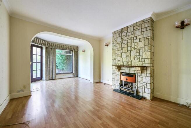 Sitting Room / Dining Area