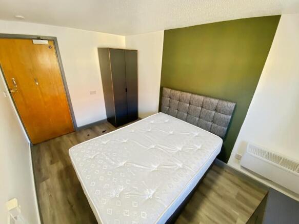 1 bed Apartment to rent Image 11