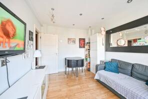 212, Dumbarton Court, Brixton Hill, London SW2 5LS