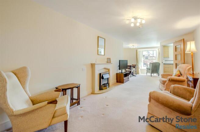 8688912-interior01.jpg