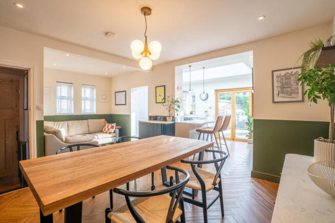 4 bed Semi-Detached for sale Image 7