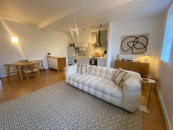 LOUNGE KITCHEN DINER 2.jpg