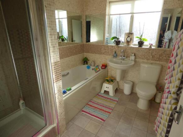 FAMILY BATHROOM