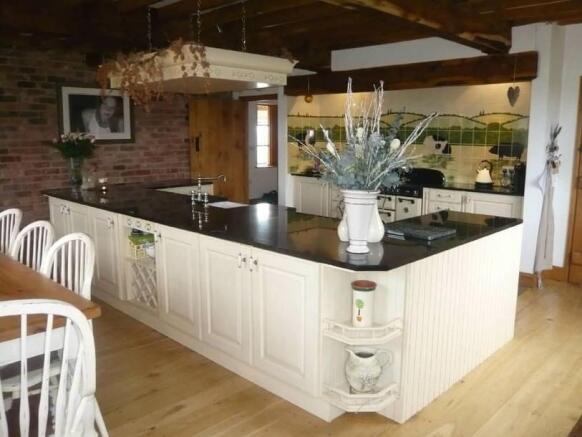 FAMILY KITCHEN
