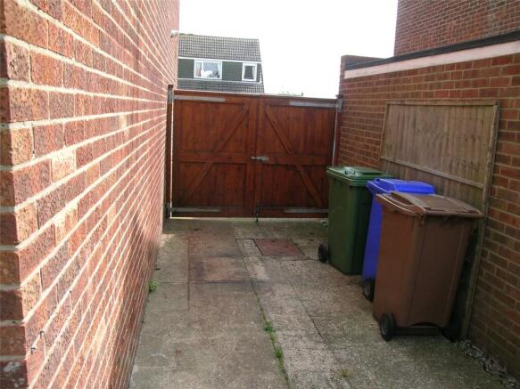 2 bed Semi-Detached to rent Image 4