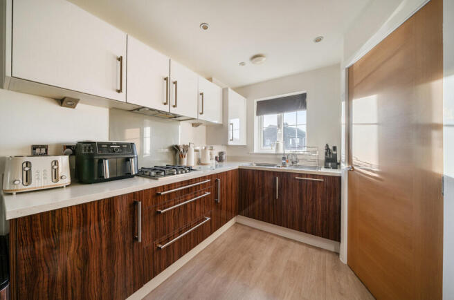 1395338-10-695e2e...