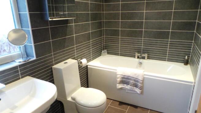 FAMILY BATHROOM