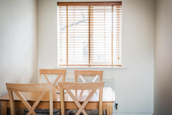 16-Priestlands-Close-11.jpg