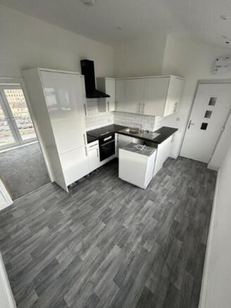 4 bed House for sale Image 6
