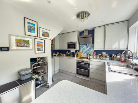 3 bed Semi-Detached for sale Image 10