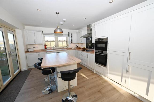 3 bed Detached for sale Image 5