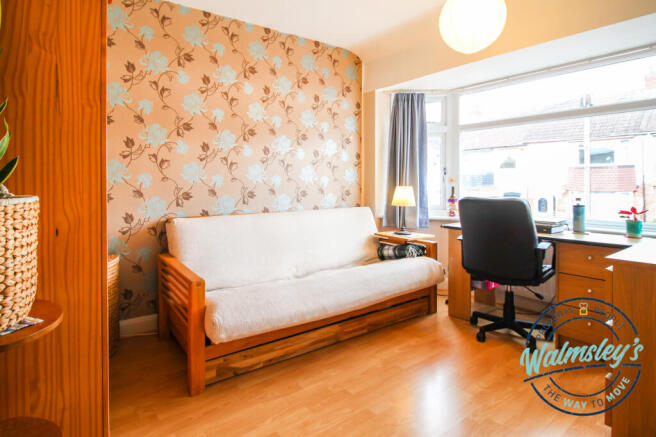 Double bedroom to front
