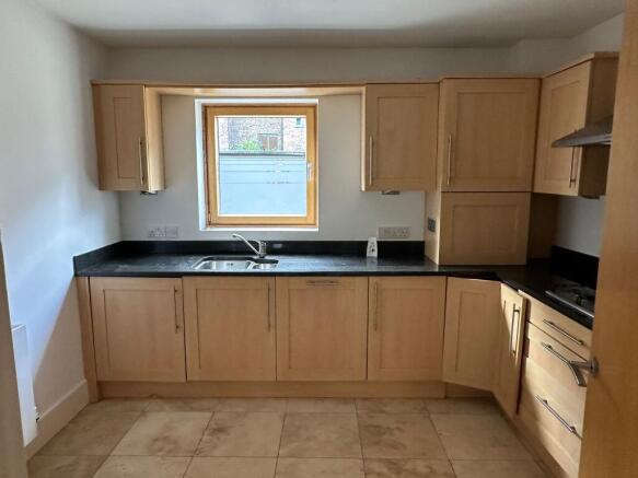 4 bed Town House for sale Image 5