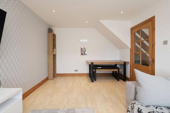 37 Meldrum Court, Dunfermline, KY11 4XR photo 4