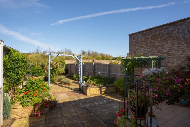 9 Springfield Garth-02.jpg