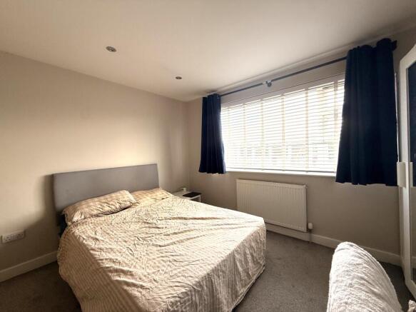 3 bed House to rent Image 6