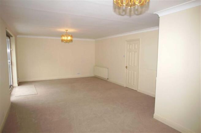Lounge/Dining Area