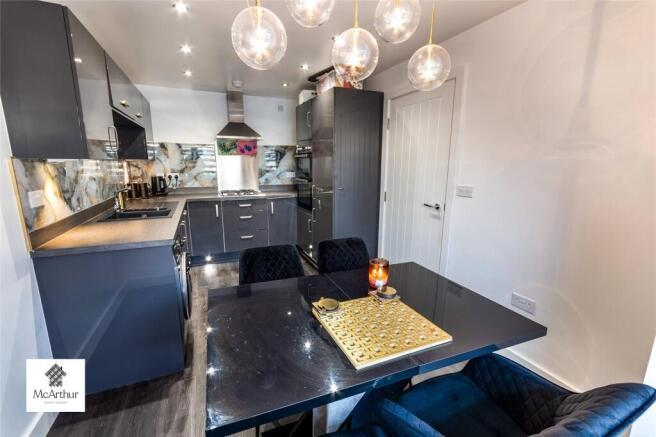 4 bed Semi-Detached for sale Image 7