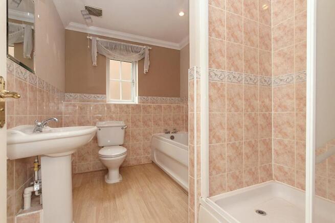 Den-Bathroom.jpg