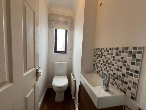4 bed Detached to rent Image 5