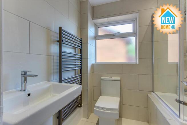 FAMILY BATHROOM: