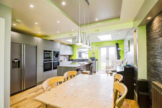 3 bed Semi-Detached for sale Image 12
