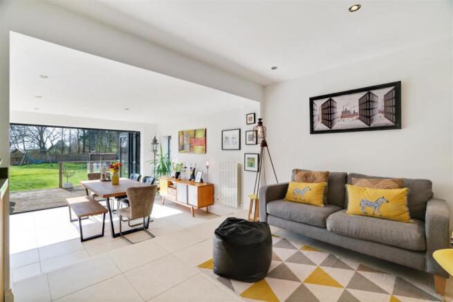 22 Wootton Hill Road Interior-19 Family : Dining R