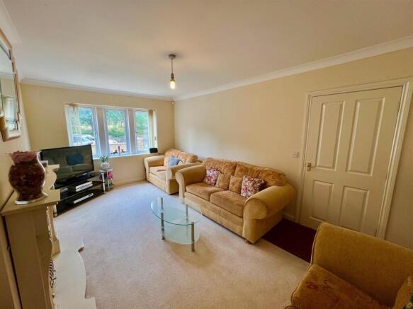 4 bed Detached for sale Image 7