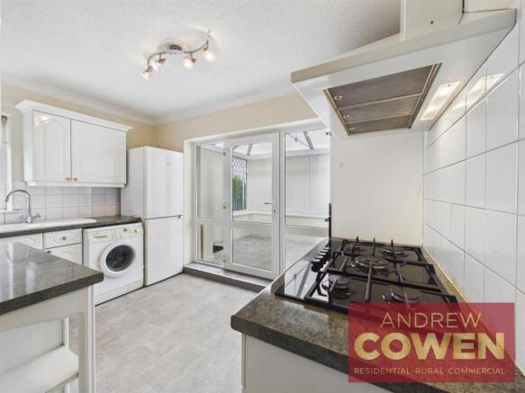 2 bed Semi-Detached Bungalow for sale Image 8