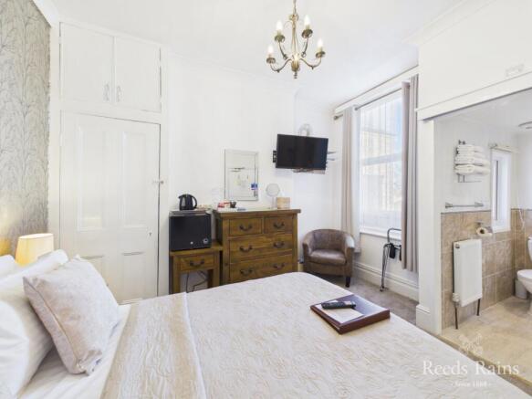 9 bed Semi-Detached for sale Image 7