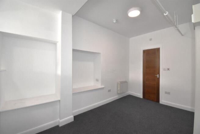 Studio to rent Image 4
