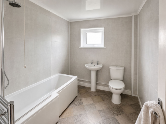3 bed Terraced to rent Image 7