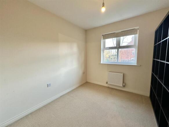 4 bed House for sale Image 8