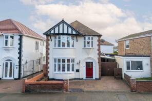 8, Lynton Walk, Rhyl LL18 3RH