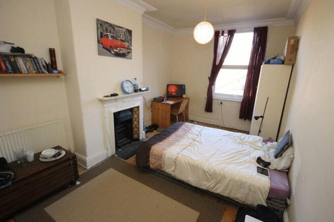 6 bed House to rent Image 6