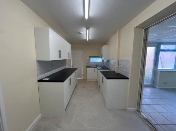 3 bed Semi-Detached to rent Image 4