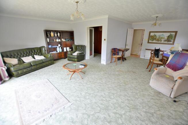 Lounge/dining room