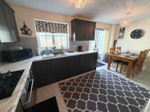 Clos Castell Newydd, Bridgend County Borough, CF31 5DR photo 4