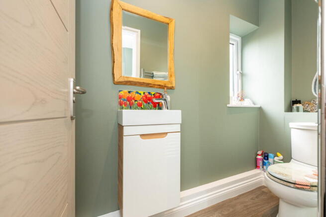 5 bed Semi-Detached for sale Image 12