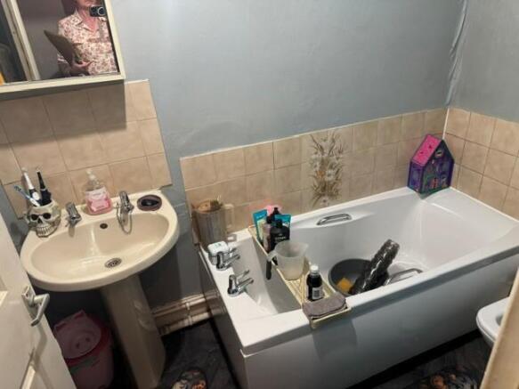5 bed Town House for sale Image 8