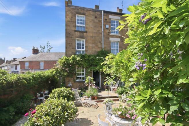 3 bed Terraced for sale Image 5