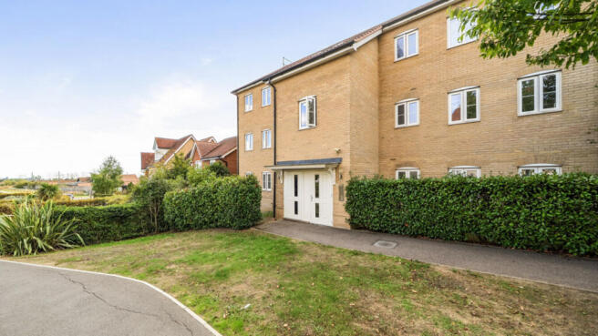 Yarrow House, Allerton Grove, Chigwell, IG7 4GS photo 3
